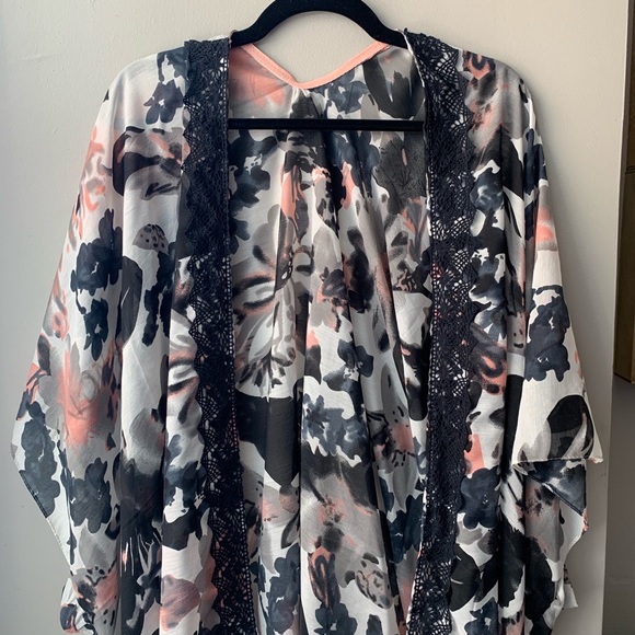 Abstract Hamdmade Cover Up Kimono - Picture 5 of 6